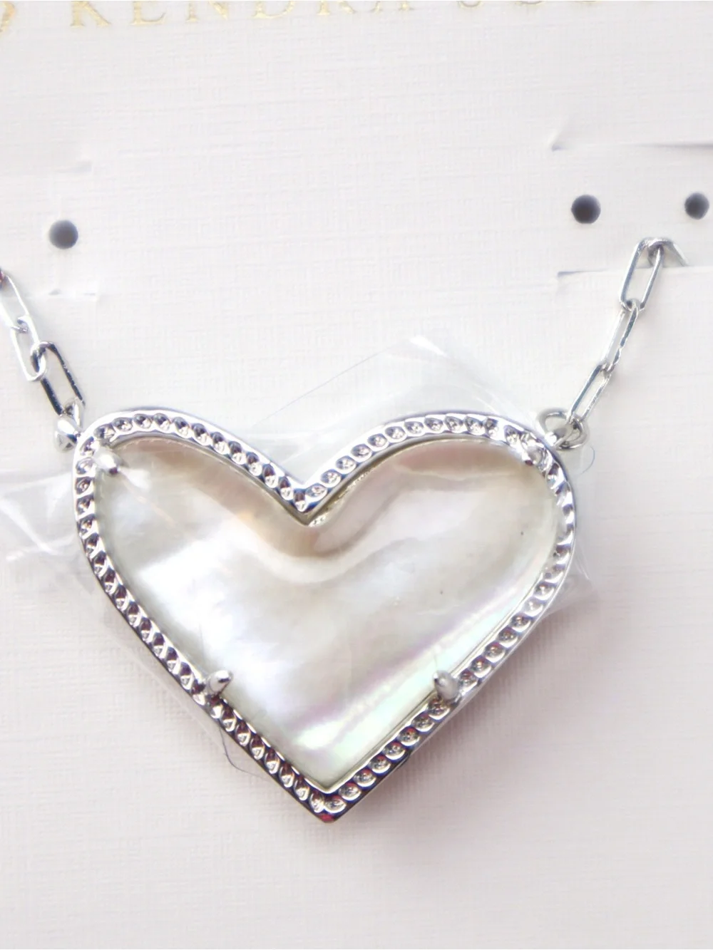 NWOT Kendra Scott Ari Heart Statement Silver Short Pendant Necklace